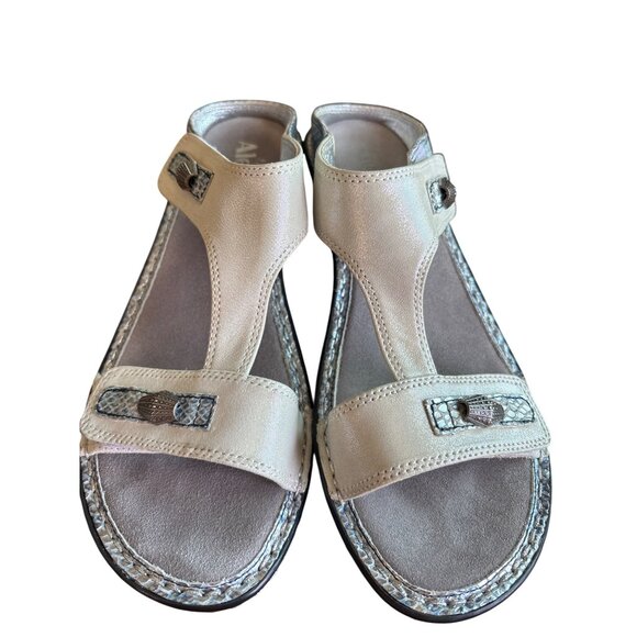 Alegria Lara Wedge Sandal Slip On Pearl White Silver Snake Print Size 40 Leather - Picture 5 of 11